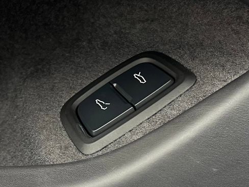 Used 2023 Chevrolet Corvette Stingray Premium Conv w/ Z51 Performance Package image 46