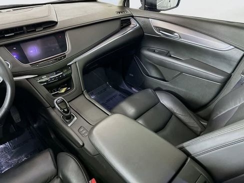 Used 2017 Cadillac XT5 Luxury w/ Driver Awareness Package AWD/4WD image 11