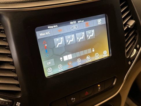 Used 2021 Jeep Cherokee Latitude w/ Mobile Office Group AWD/4WD image 14