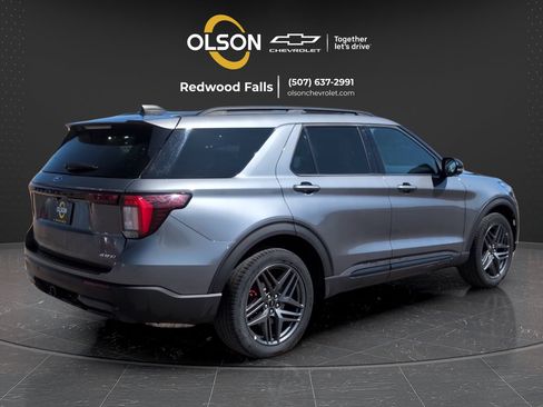 Used 2025 Ford Explorer ST-Line w/ ST-Line Street Pack AWD/4WD image 9