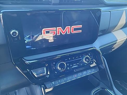 Used 2025 GMC Sierra 2500 AT4X image 12