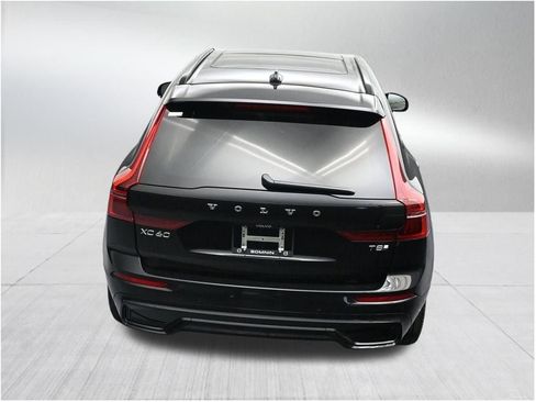 New 2026 Volvo XC60 T8 Core AWD/4WD image 16