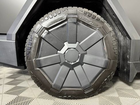 Used 2025 Tesla Cybertruck AWD Crew Cab image 42