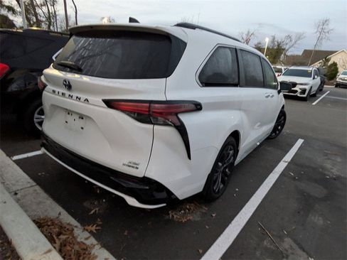 Certified 2024 Toyota Sienna XSE image 7