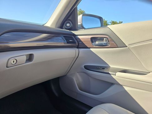 Used 2017 Honda Accord EX-L image 26