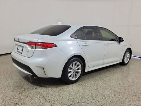 Used 2022 Toyota Corolla LE w/ LE Convenience Package FWD image 5