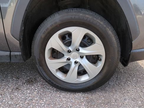 Used 2021 Toyota RAV4 LE FWD image 11