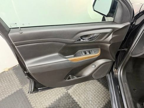 Used 2022 GMC Acadia SLE w/ Driver Convenience Package FWD image 21
