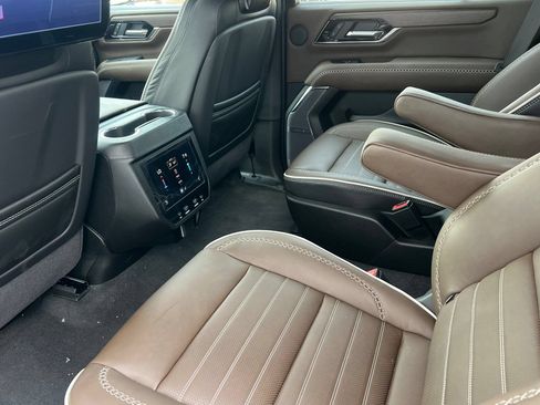 New 2026 GMC Yukon Denali Ultimate AWD/4WD image 9