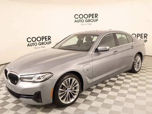 Used 2023 BMW 530e w/ Premium Package image 12