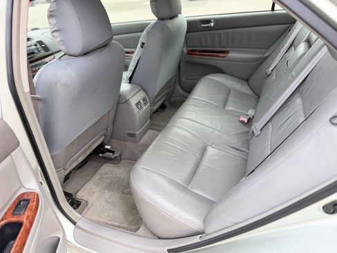 Used 2002 Toyota Camry XLE image 10