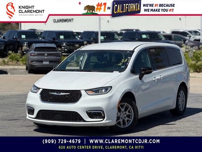 Used 2024 Chrysler Pacifica Touring-L
