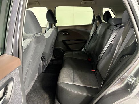 Used 2023 Nissan Rogue SV FWD image 34