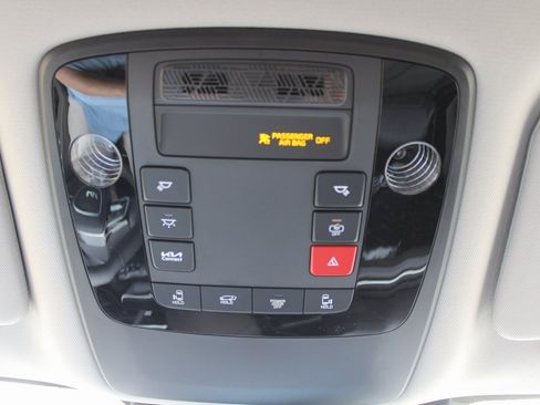 New 2026 Kia Carnival EX image 32