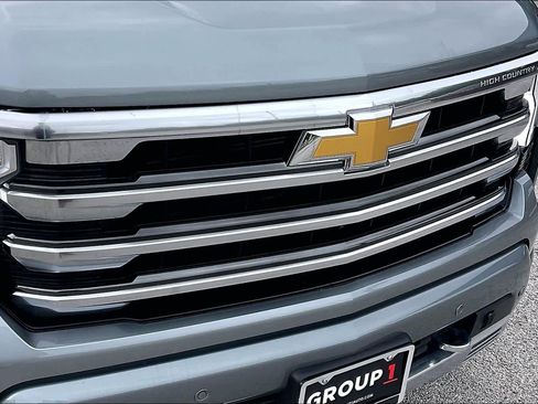 Used 2025 Chevrolet Silverado 1500 High Country AWD/4WD image 31