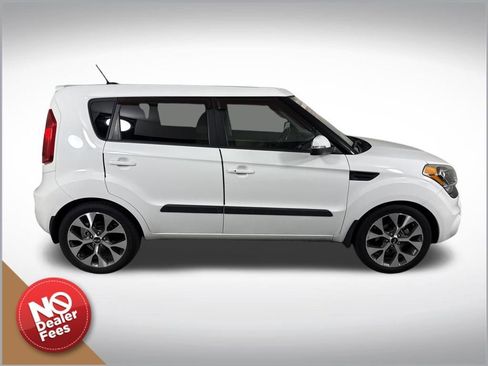Used 2013 Kia Soul ! w/ Premium Pkg image 2