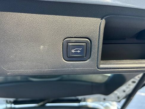 Used 2022 GMC Terrain SLE w/ Driver Convenience Package FWD image 19