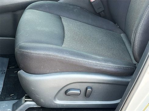 Used 2018 Nissan Pathfinder SV image 18