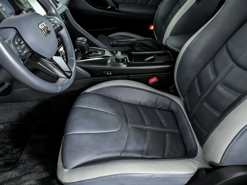 Used 2020 Nissan GT-R Premium AWD/4WD image 22