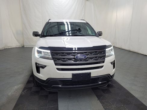 Used 2018 Ford Explorer XLT w/ Equipment Group 202A AWD/4WD image 14