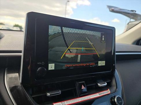 Used 2025 Toyota Corolla Cross XLE w/ Convenience Package FWD image 30