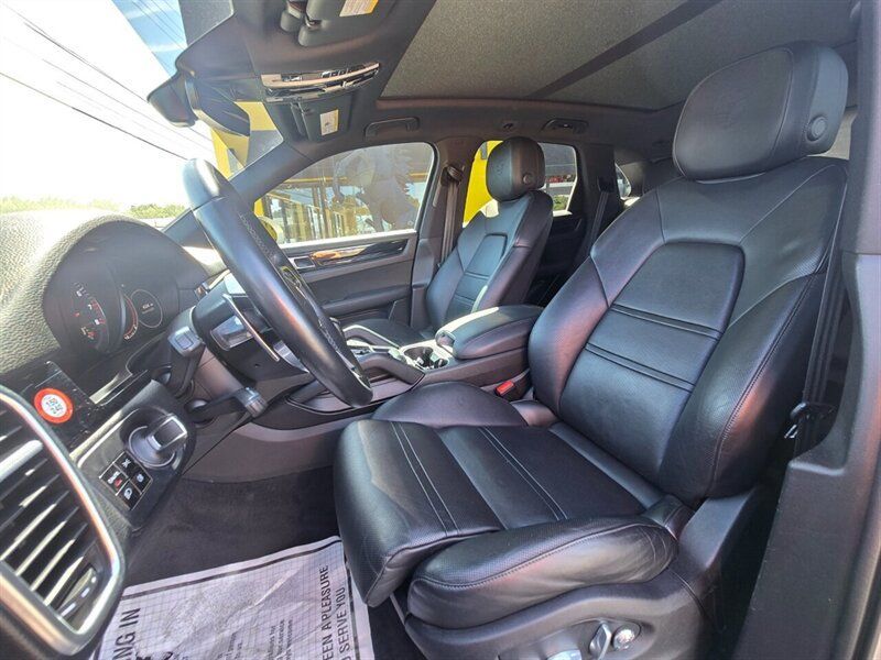 Used 2020 Porsche Cayenne S AWD/4WD image 13
