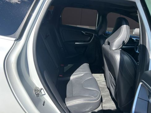 Used 2017 Volvo XC60 T6 R-Design w/ Climate Package image 14
