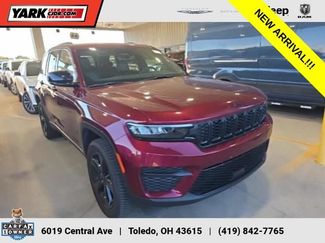 Used 2023 Jeep Grand Cherokee Altitude AWD/4WD video 1