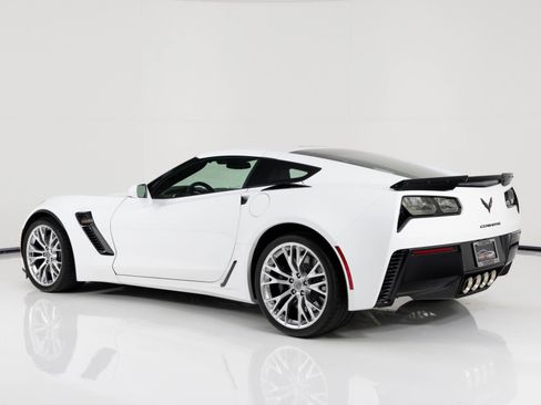 Used 2015 Chevrolet Corvette Z06 w/ 3LZ Preferred Equipment Group image 6
