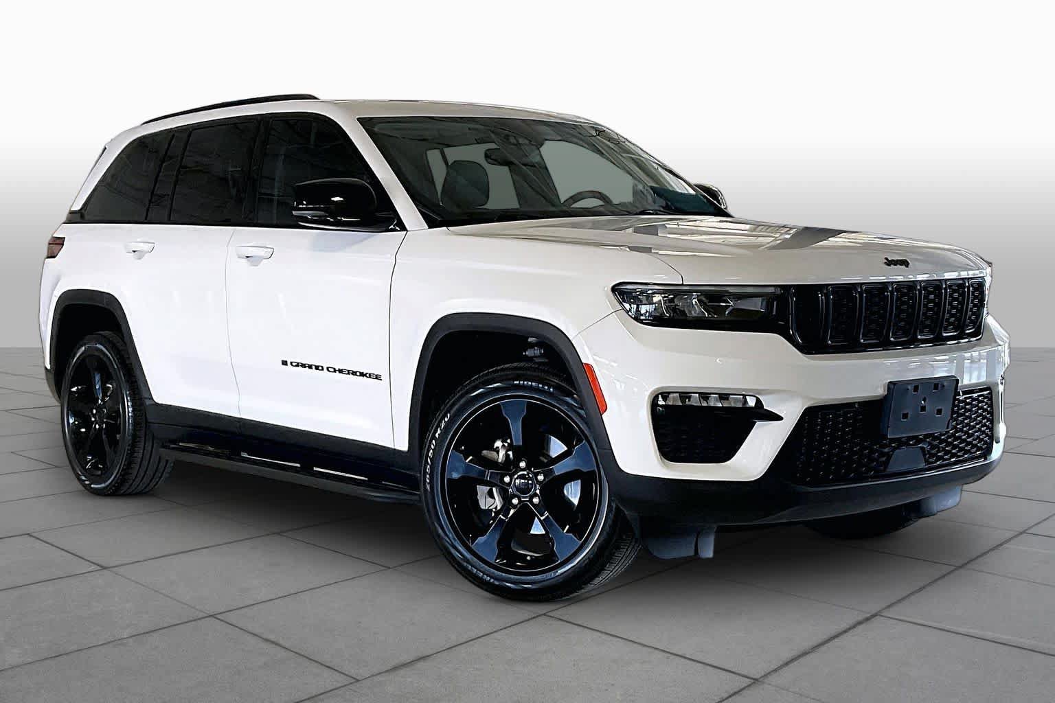 Used 2023 Jeep Grand Cherokee Limited w/ Black Appearance Package AWD/4WD image 2