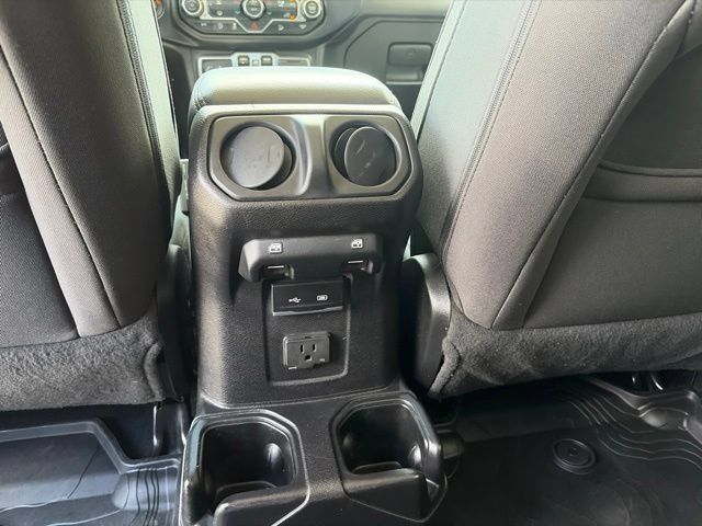 Used 2019 Jeep Wrangler Unlimited Sahara AWD/4WD image 15