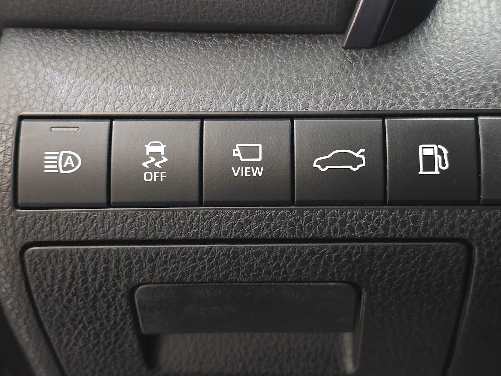Used 2018 Toyota Camry XLE w/ Audio Package FWD image 19