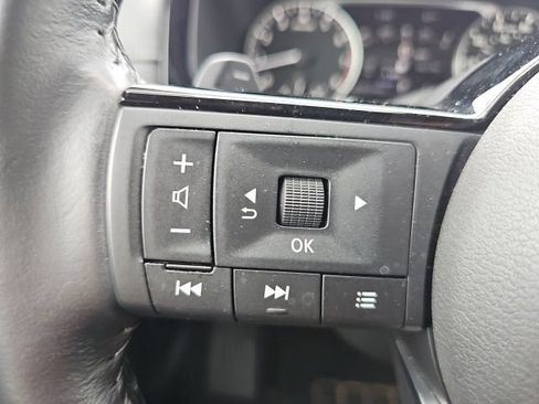 Used 2023 Nissan Pathfinder SL FWD image 32