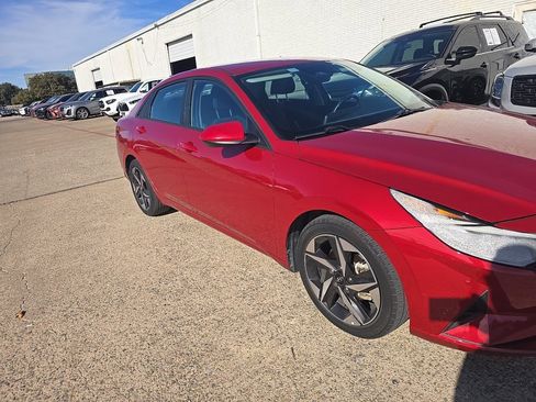 Used 2023 Hyundai Elantra SEL w/ Convenience Package image 2