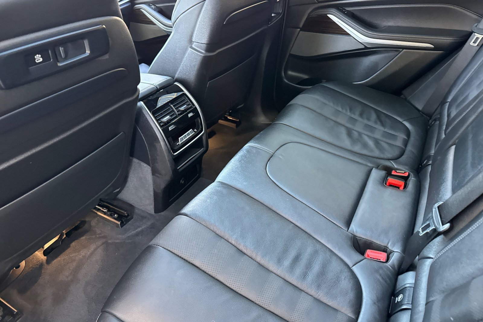 Used 2019 BMW X5 xDrive40i w/ M Sport Package AWD/4WD image 33