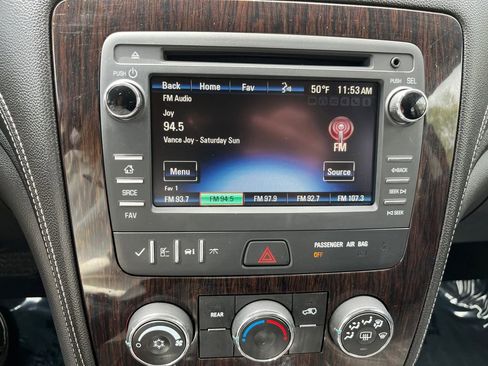 Used 2016 Chevrolet Traverse LT w/ Style and Technology Package FWD image 12