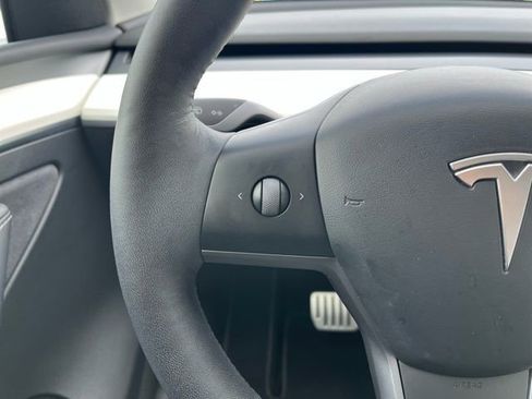 Used 2022 Tesla Model Y Performance image 14