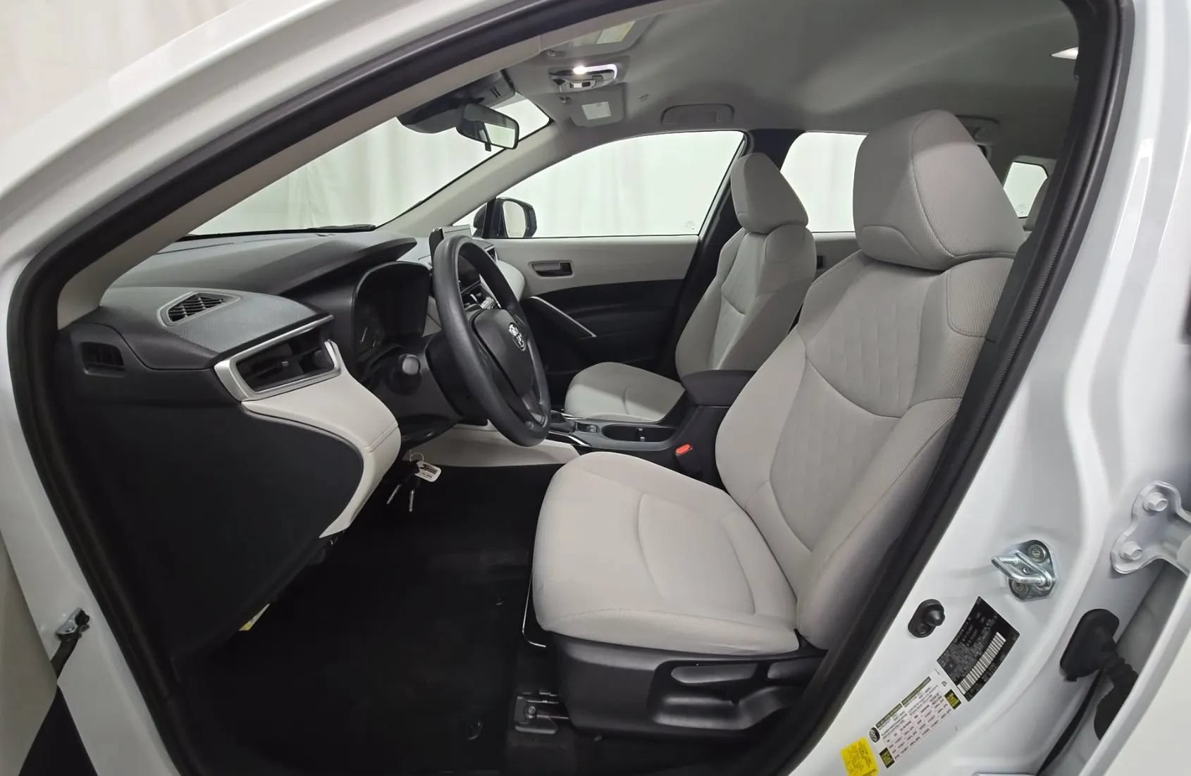 Used 2024 Toyota Corolla Cross L AWD/4WD image 9