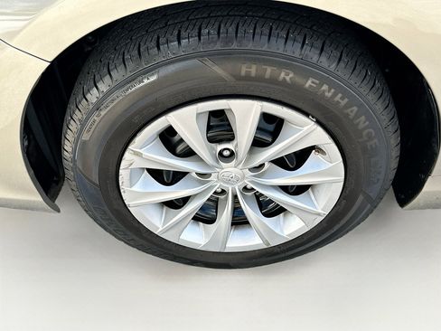 Used 2016 Toyota Camry LE image 30