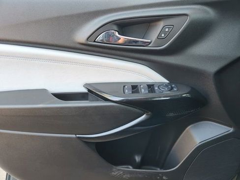 Used 2025 Chevrolet Trax LT w/ Driver Confidence Package image 25