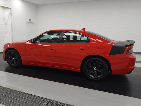 Used 2017 Dodge Charger SXT image 3