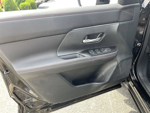 Used 2025 Nissan Kicks SR AWD/4WD image 21