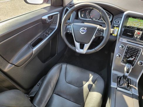 Used 2015 Volvo XC60 T5 Premier w/ Proximity Package FWD image 24