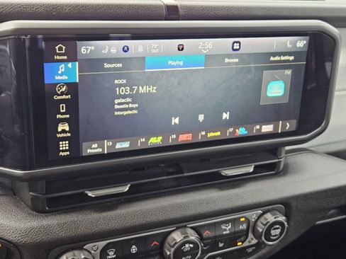 Used 2024 Jeep Gladiator Sport AWD/4WD image 19