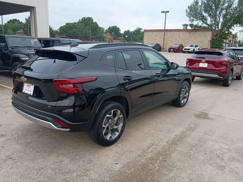 Used 2025 Chevrolet Trax LT w/ LT Convenience Package FWD image 7