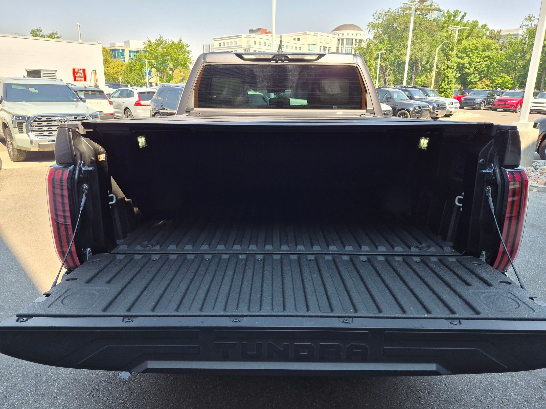 Used 2025 Toyota Tundra Limited AWD/4WD image 27