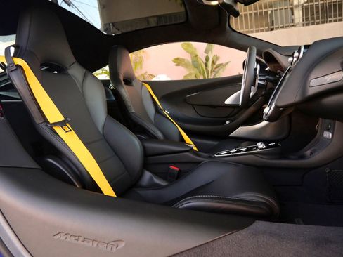Used 2023 McLaren GT RWD image 11