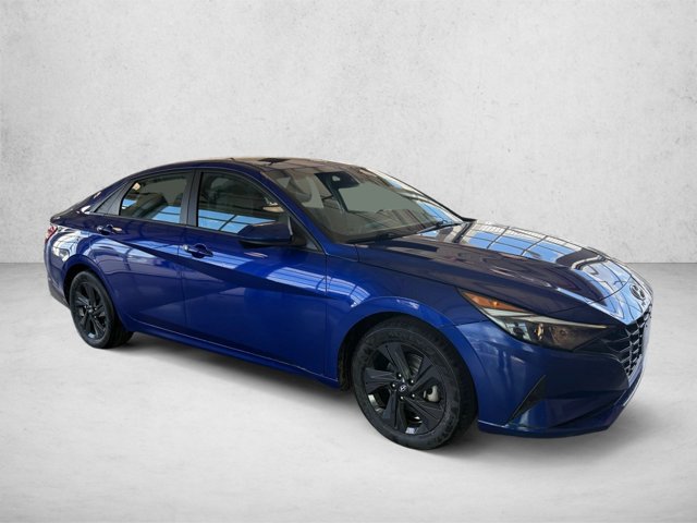 Used 2023 Hyundai Elantra SEL w/ Cargo Package FWD image 3