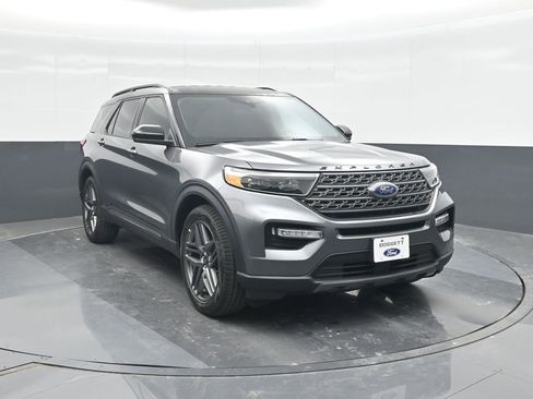 Used 2024 Ford Explorer XLT w/ Equipment Group 202A RWD image 8