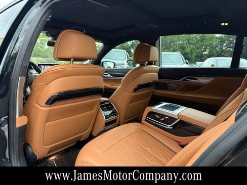 Used 2022 BMW M760i xDrive w/ Luxury Rear Seating Package AWD/4WD image 18